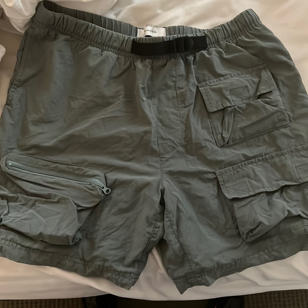 Urban Outfitters cargo shorts men and women versatility